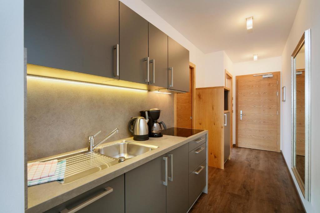 Appartement-Hotel Beatenhof Тироло Номер фото
